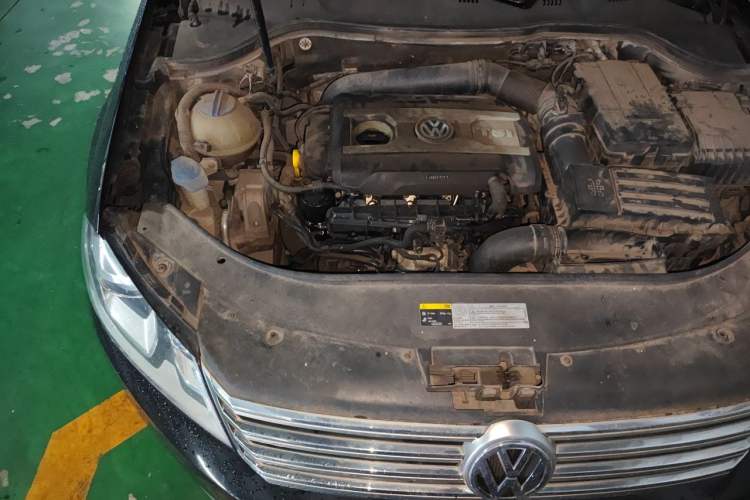 Used Volkswagen Magotan 2016 2.0 TSI Luxury Comfort Version Engine Bay Right