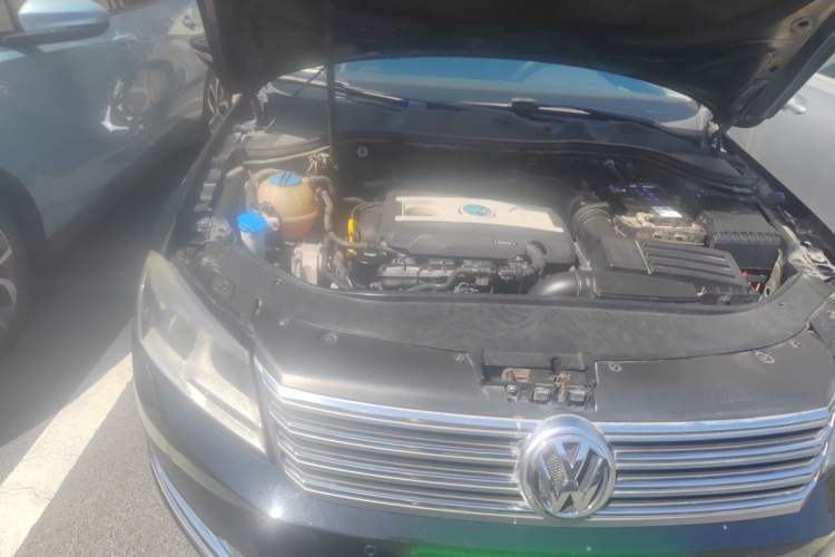 Used Volkswagen Magotan 2016 1.8TSI Smart Comfort Model Engine Bay Right