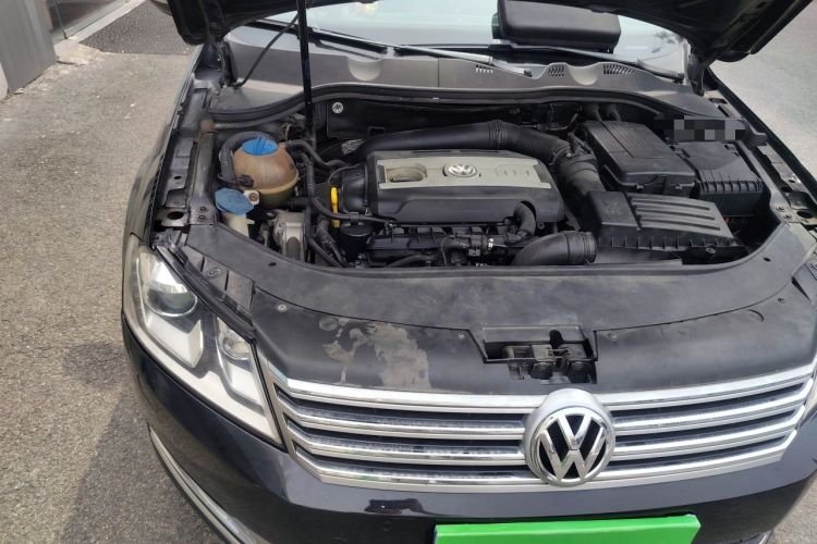 Used Volkswagen Magotan 2016 1.8TSI Luxury Comfort Model Engine Bay Right