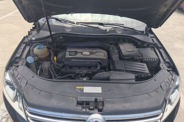 Used Volkswagen Magotan 2016 1.8TSI Luxury Comfort Model Engine Bay