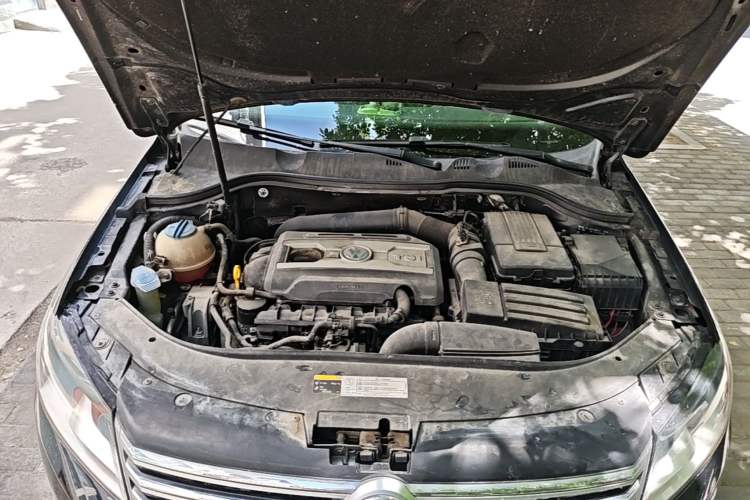 Used Volkswagen Magotan 2016 1.8TSI Smart Comfort Model Engine Bay