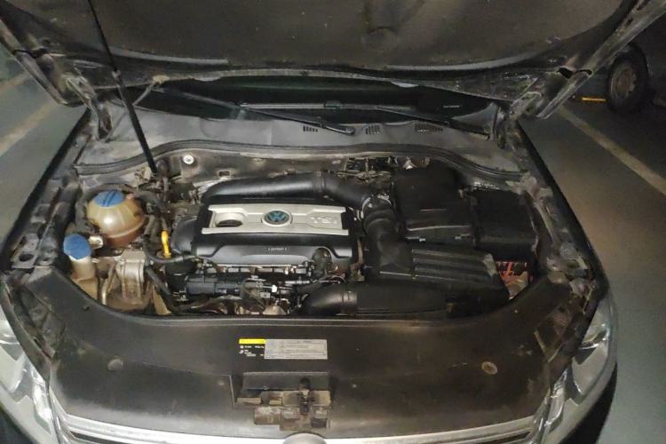 Used Volkswagen Magotan 2016 1.8TSI Luxury Comfort Model Engine Bay