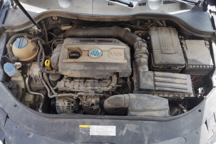 Used Volkswagen Magotan 2016 1.8TSI Luxury Comfort Model Engine Bay