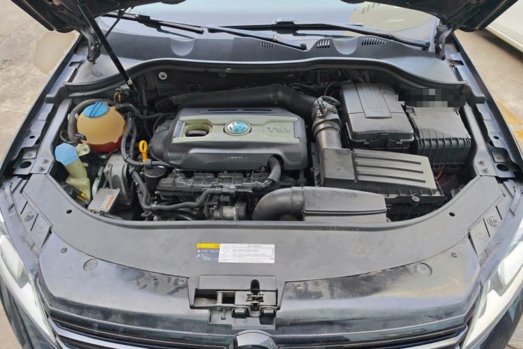 Used Volkswagen Magotan 2016 2.0 TSI Luxury Comfort Version Engine Bay