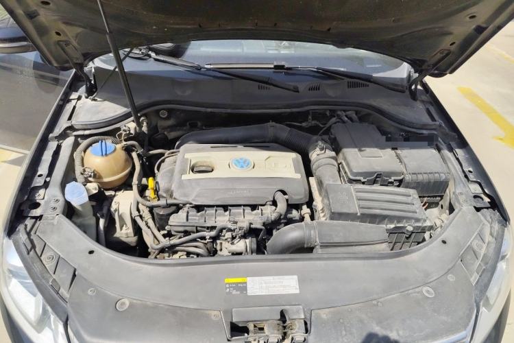 Used Volkswagen Magotan 2016 1.8TSI Luxury Comfort Model Engine Bay