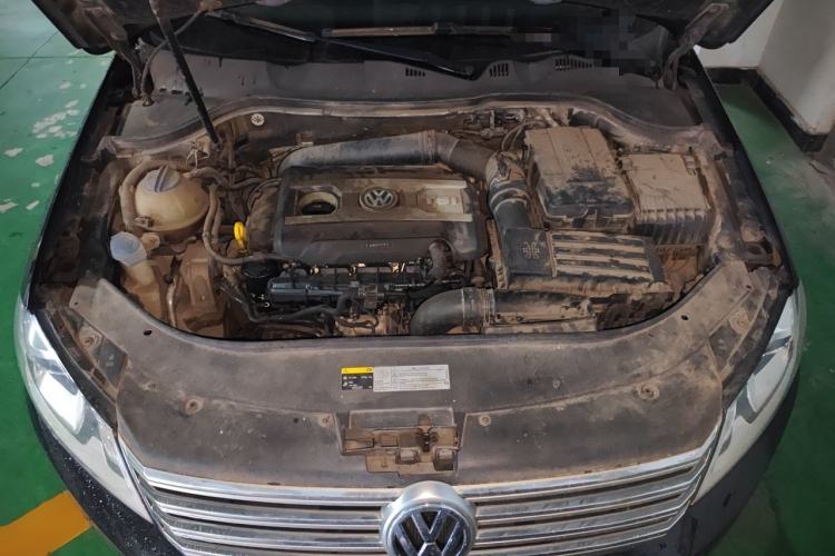 Used Volkswagen Magotan 2016 2.0 TSI Luxury Comfort Version Engine Bay