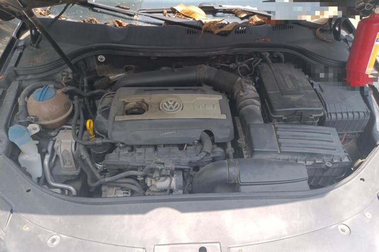 Used Volkswagen Magotan 2016 1.8TSI Smart Comfort Model Engine Bay