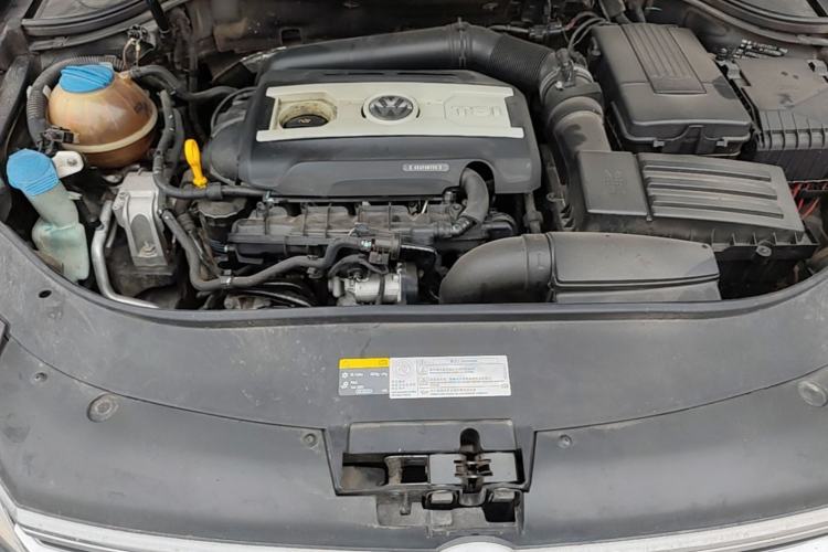 Used Volkswagen Magotan 2016 1.8TSI Smart Comfort Model Engine Bay