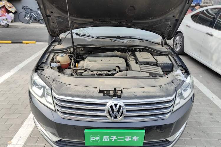 Used Volkswagen Magotan 2016 1.8TSI Luxury Comfort Model Engine Bay