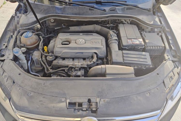 Used Volkswagen Magotan 2016 1.8TSI Luxury Comfort Model Engine Bay