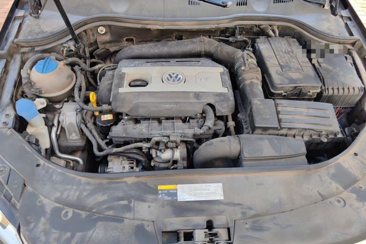 Used Volkswagen Magotan 2016 1.8TSI Luxury Comfort Model Engine Bay