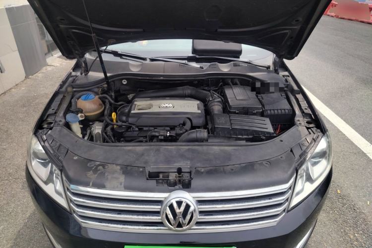 Used Volkswagen Magotan 2016 1.8TSI Luxury Comfort Model Engine Bay