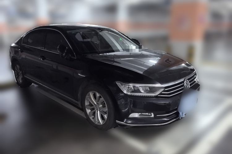 Used Volkswagen Magotan 2016 2.0 TSI Luxury Comfort Version Front Right 45 Deg