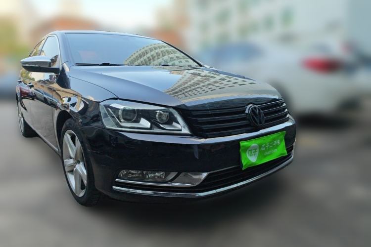 Used Volkswagen Magotan 2016 2.0 TSI Luxury Comfort Version Front Right 45 Deg