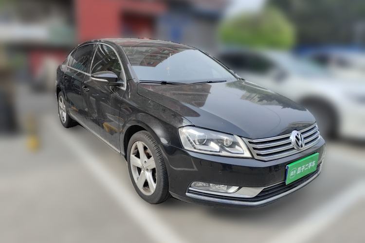 Used Volkswagen Magotan 2016 1.8TSI Luxury Comfort Model Front Right 45 Deg