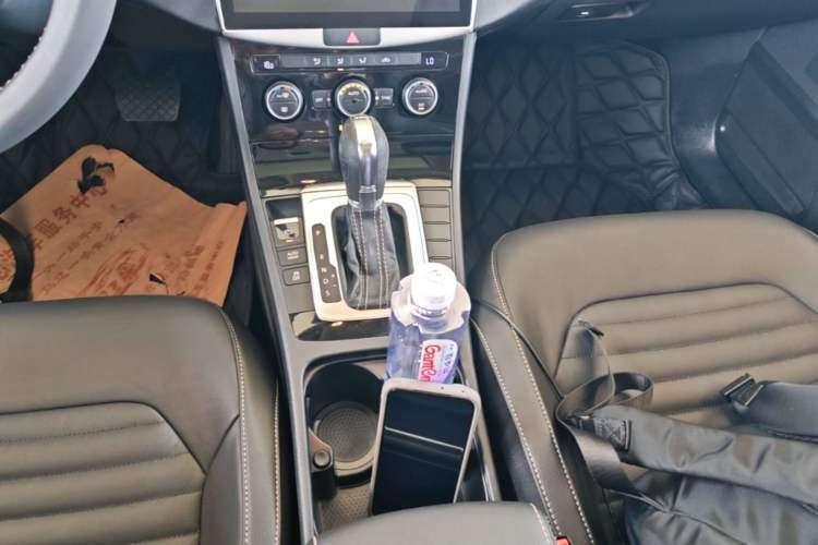 Used Volkswagen Magotan 2016 1.8TSI 25th Anniversary Edition Gear Lever