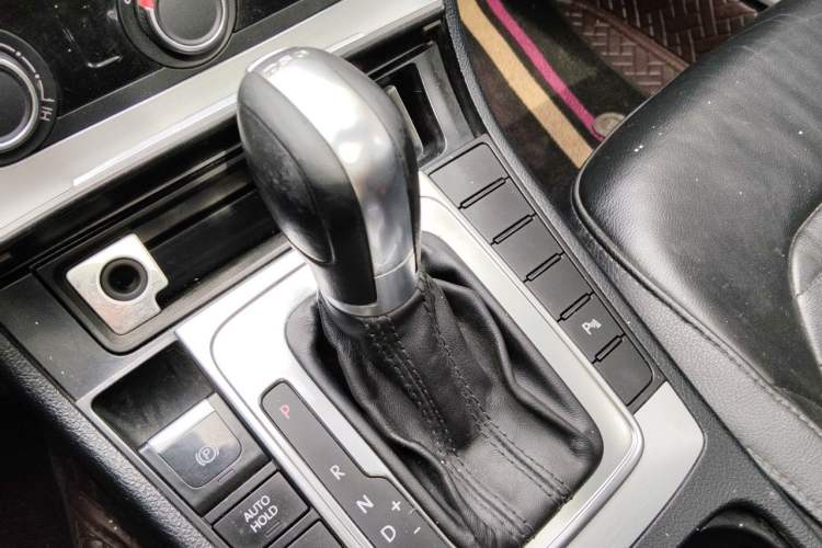 Used Volkswagen Magotan 2016 1.8TSI Smart Comfort Model Gear Lever