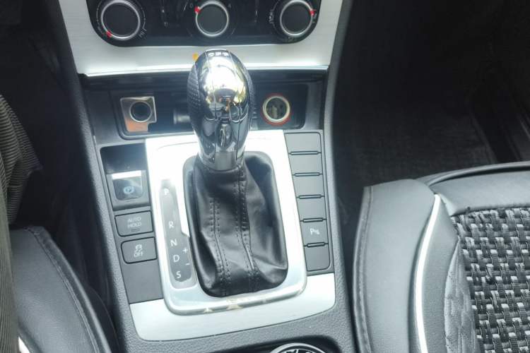 Used Volkswagen Magotan 2016 1.8TSI Smart Comfort Model Gear Lever
