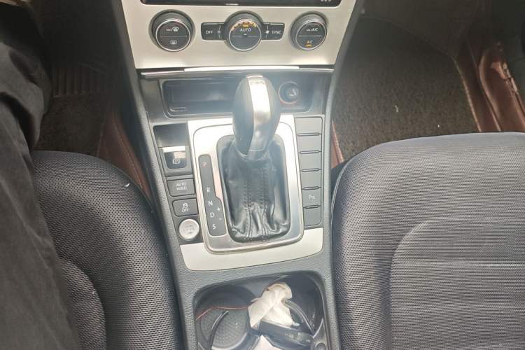 Used Volkswagen Magotan 2016 1.8TSI Luxury Comfort Model Gear Lever