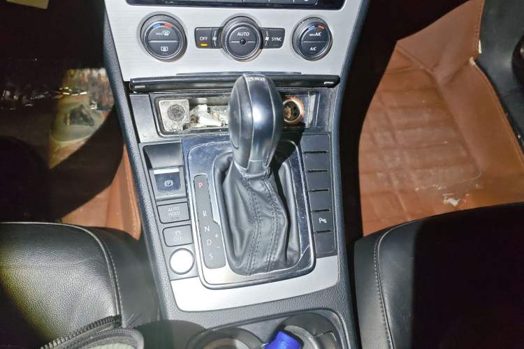Used Volkswagen Magotan 2016 1.8TSI Luxury Comfort Model Gear Lever