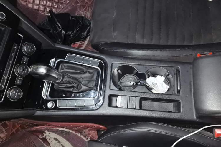 Used Volkswagen Magotan 2016 2.0 TSI Luxury Comfort Version Gear Lever