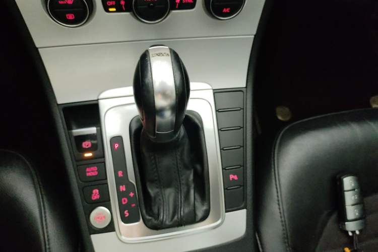Used Volkswagen Magotan 2016 1.8TSI Luxury Comfort Model Gear Lever
