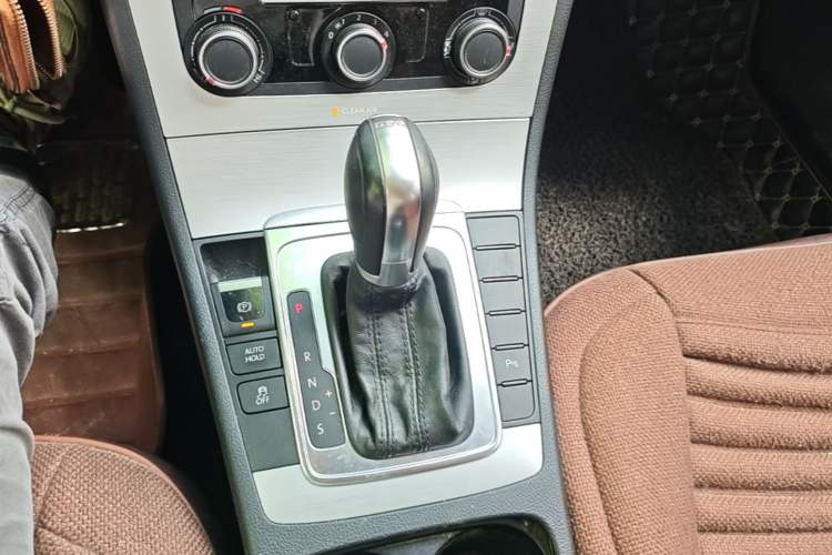 Used Volkswagen Magotan 2016 1.8TSI Smart Comfort Model Gear Lever