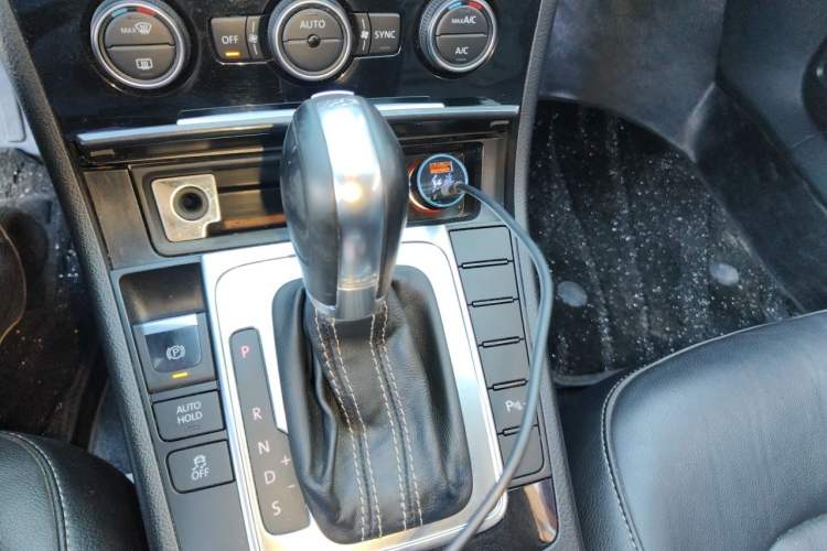 Used Volkswagen Magotan 2016 1.8TSI 25th Anniversary Edition Gear Lever