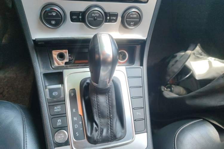 Used Volkswagen Magotan 2016 1.8TSI Luxury Comfort Model Gear Lever
