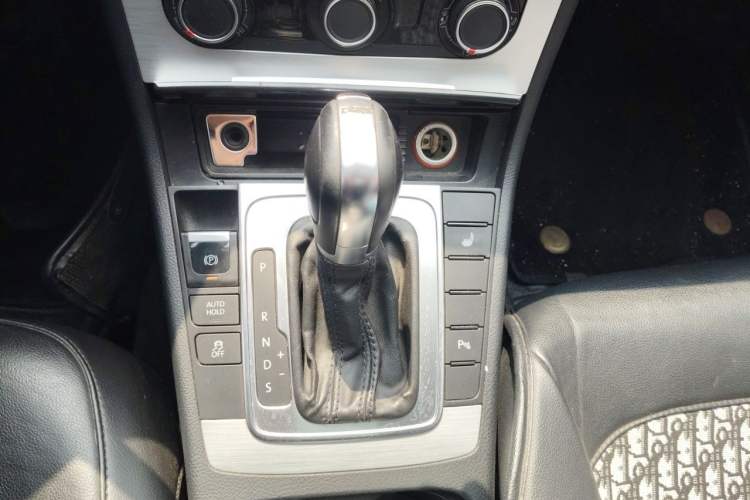 Used Volkswagen Magotan 2016 1.8TSI Smart Comfort Model Gear Lever