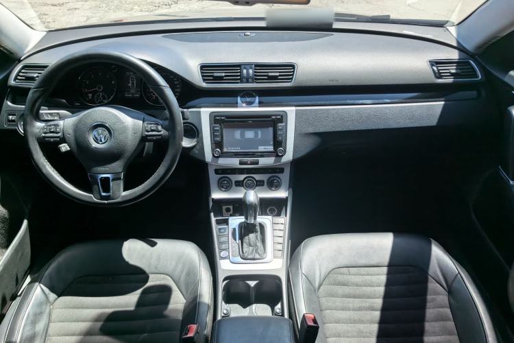 Used Volkswagen Magotan 2016 2.0 TSI Luxury Comfort Version Interior 1