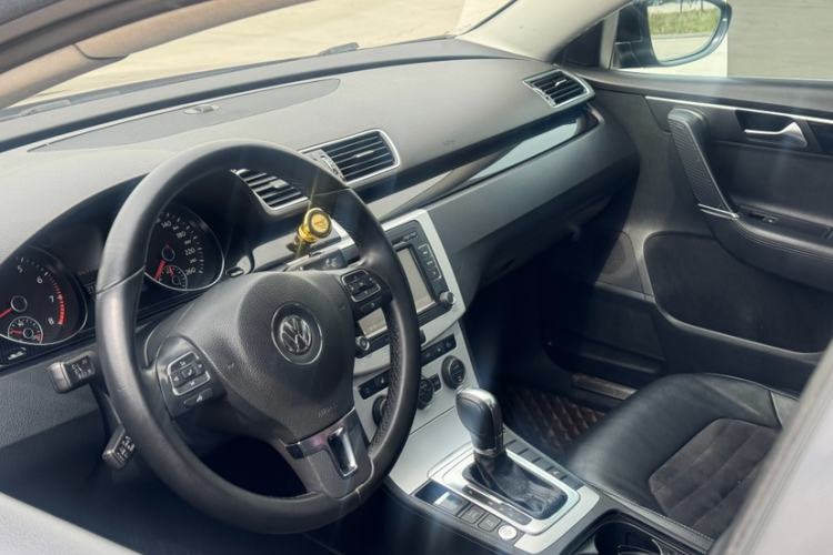 Used Volkswagen Magotan 2016 1.8TSI Luxury Comfort Model Interior 1