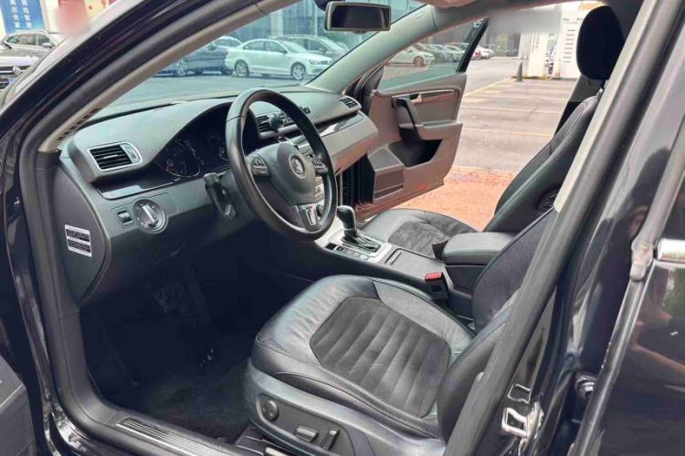 Used Volkswagen Magotan 2016 1.8TSI Luxury Comfort Model Interior 2