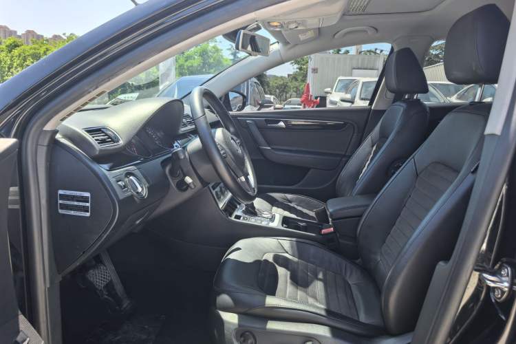 Used Volkswagen Magotan 2016 2.0 TSI Luxury Comfort Version Interior 2
