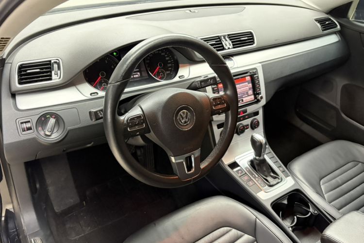 Used Volkswagen Magotan 2016 1.8TSI Smart Enjoyment Leading Model Interior 3