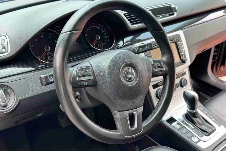 Used Volkswagen Magotan 2016 1.8TSI Luxury Comfort Model Interior 4