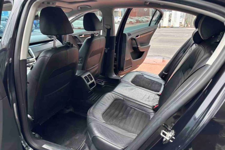 Used Volkswagen Magotan 2016 1.8TSI Luxury Comfort Model Interior 7