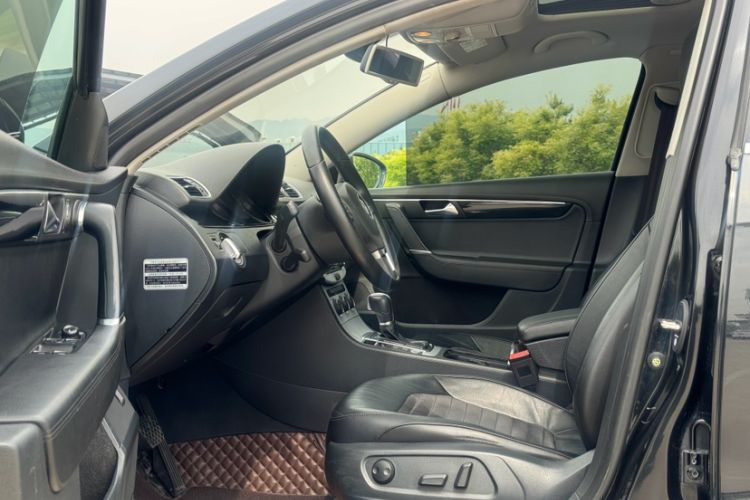 Used Volkswagen Magotan 2016 1.8TSI Luxury Comfort Model Interior 9