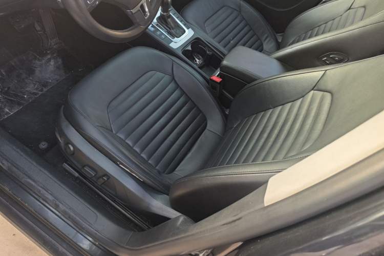 Used Volkswagen Magotan 2016 1.8TSI Smart Comfort Model Left Front Seat