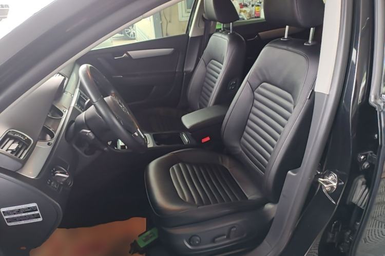 Used Volkswagen Magotan 2016 1.8TSI Smart Comfort Model Left Front Seat