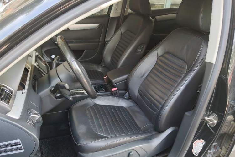 Used Volkswagen Magotan 2016 1.8TSI Smart Comfort Model Left Front Seat