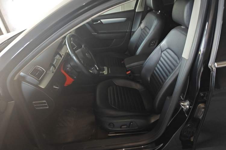 Used Volkswagen Magotan 2016 1.8TSI Smart Comfort Model Left Front Seat