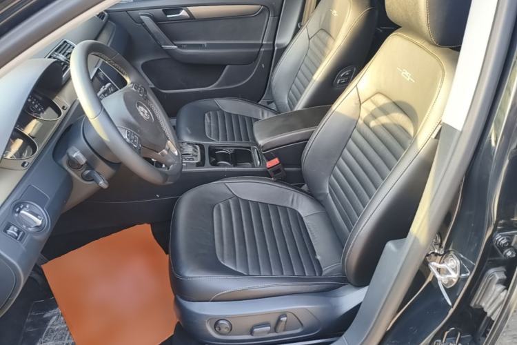 Used Volkswagen Magotan 2016 1.8TSI 25th Anniversary Edition Left Front Seat