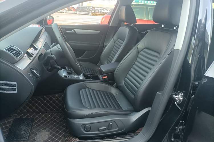 Used Volkswagen Magotan 2016 1.8TSI Smart Comfort Model Left Front Seat