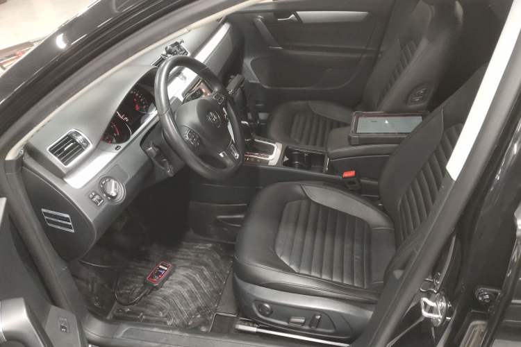 Used Volkswagen Magotan 2016 1.8TSI Smart Comfort Model Left Front Seat
