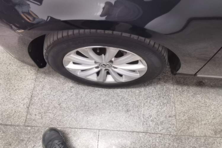 Used Volkswagen Magotan 2016 1.8TSI Smart Comfort Model Left Front Wheel Hub
