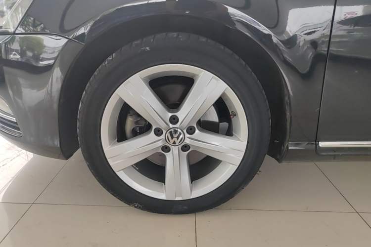 Used Volkswagen Magotan 2016 1.8TSI Luxury Comfort Model Left Front Wheel Hub