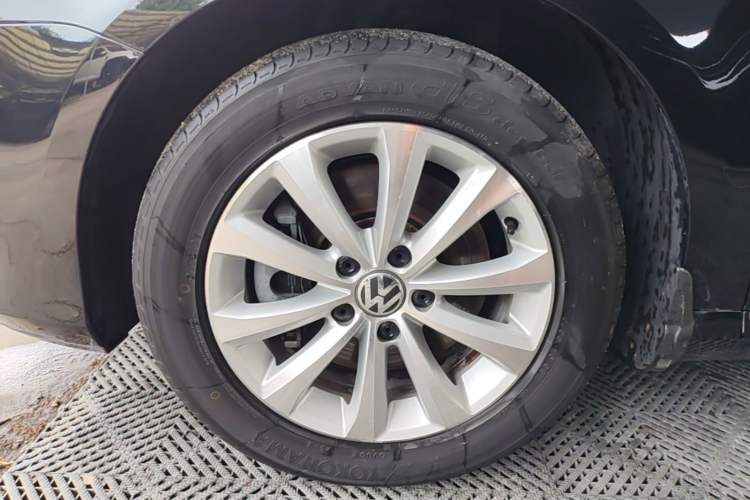 Used Volkswagen Magotan 2016 1.8TSI Smart Comfort Model Left Front Wheel Hub