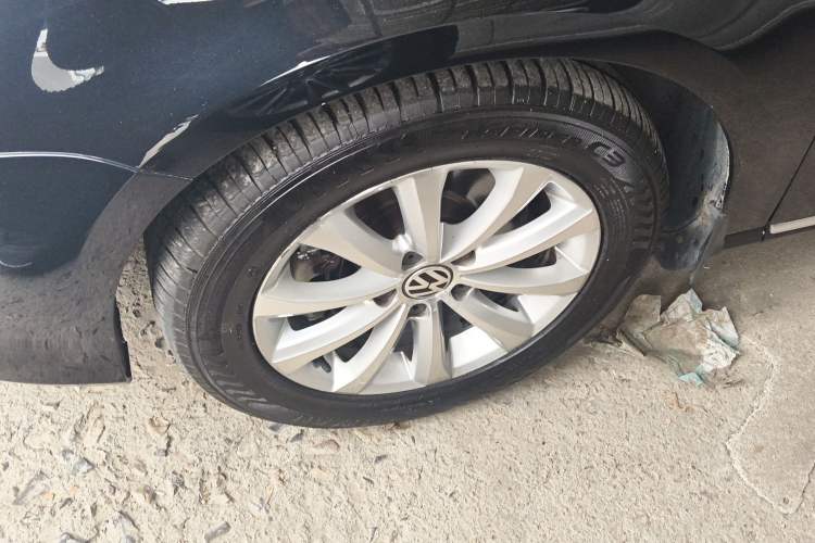 Used Volkswagen Magotan 2016 1.8TSI Smart Comfort Model Left Front Wheel Hub