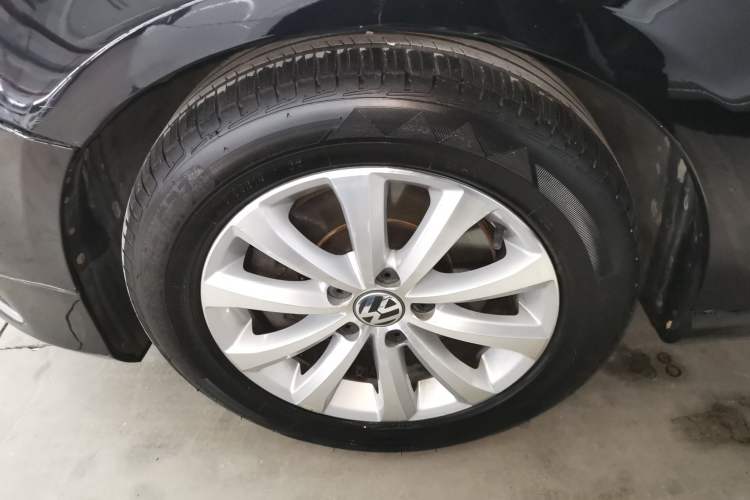 Used Volkswagen Magotan 2016 1.8TSI Smart Enjoyment Leading Model Left Front Wheel Hub